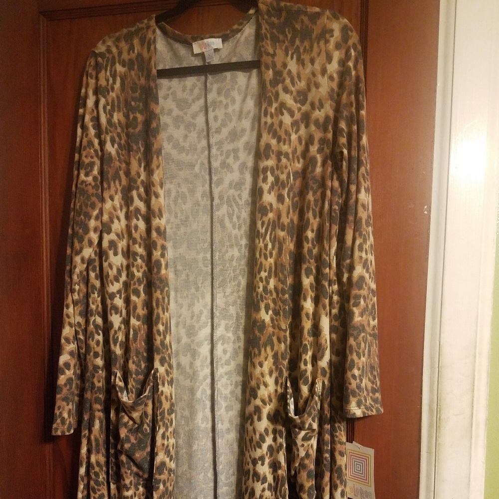 Size Large Lularoe Leopard Print Sarah